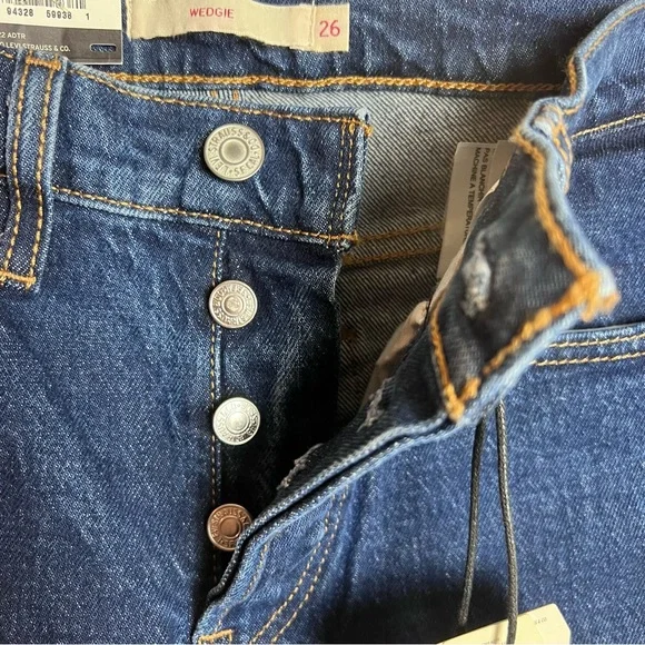 NWT Levi’s Premium Denim Big E Wedgie Icon Fit Ankle Jeans Med/Dark Wash Size 26 - Picture 9 of 16